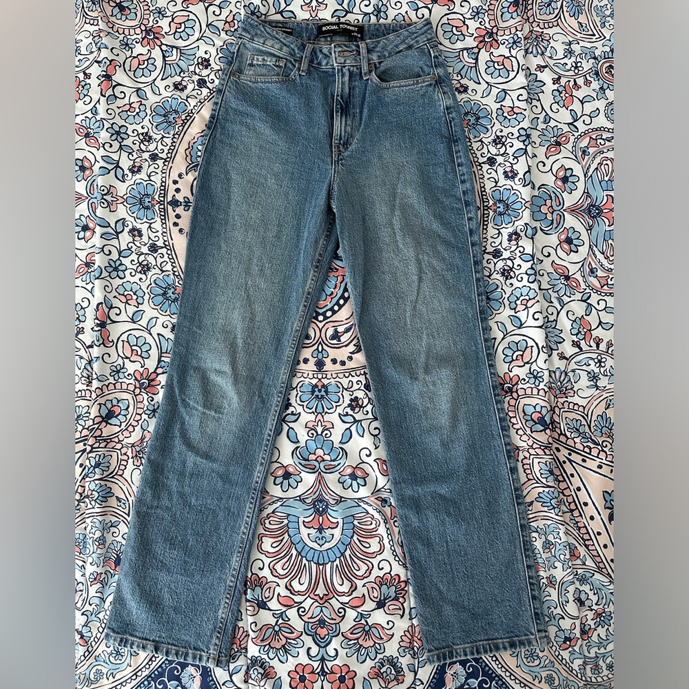 Ultra High Rise Straight Legged Jean